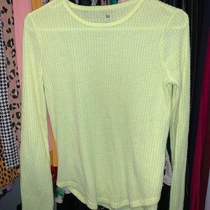 So Cozy top. Barely worn. Bright yellow. See last photo for accurate color.